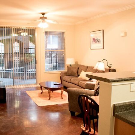 Downtown Dallas Beautiful Poolside Apartment Dış mekan fotoğraf