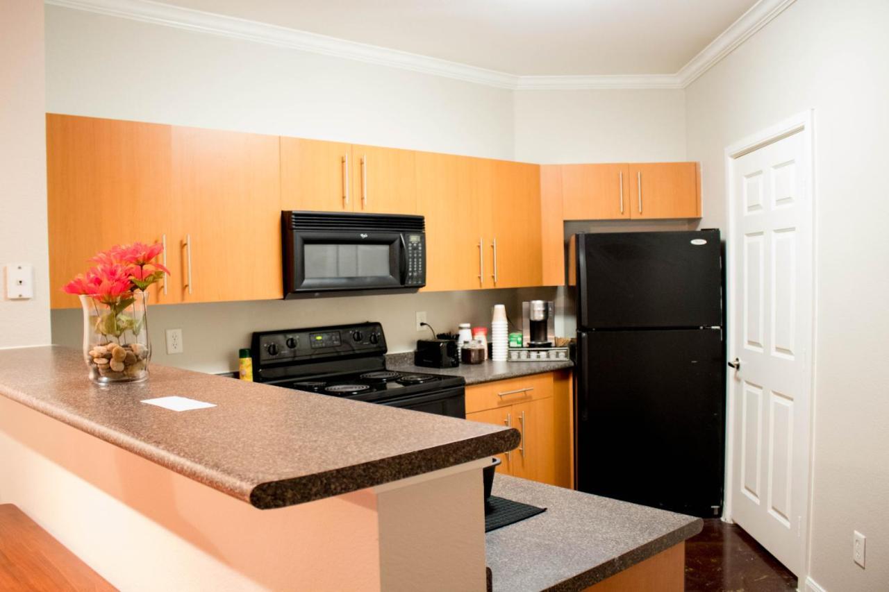 Downtown Dallas Beautiful Poolside Apartment Dış mekan fotoğraf